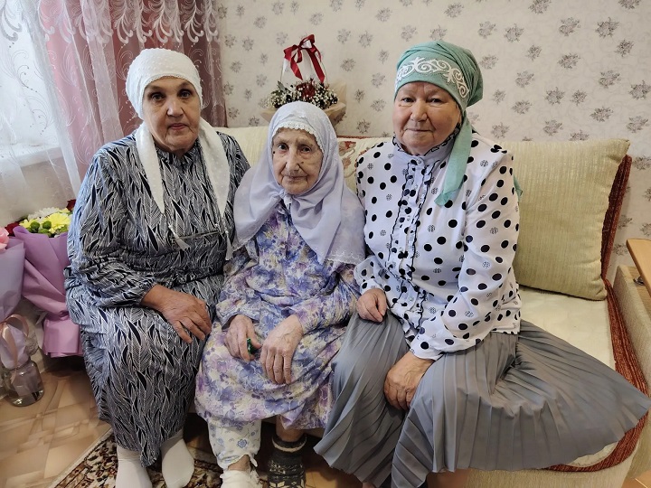 Сегодня своё 90-летие отмечает уроженка села Зиреклы Сакина Мугиновна Габбасова (Каримова).